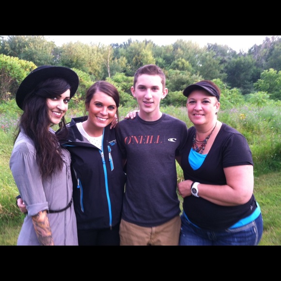 Meet your Posher, Stacie - Picture 5 of 7